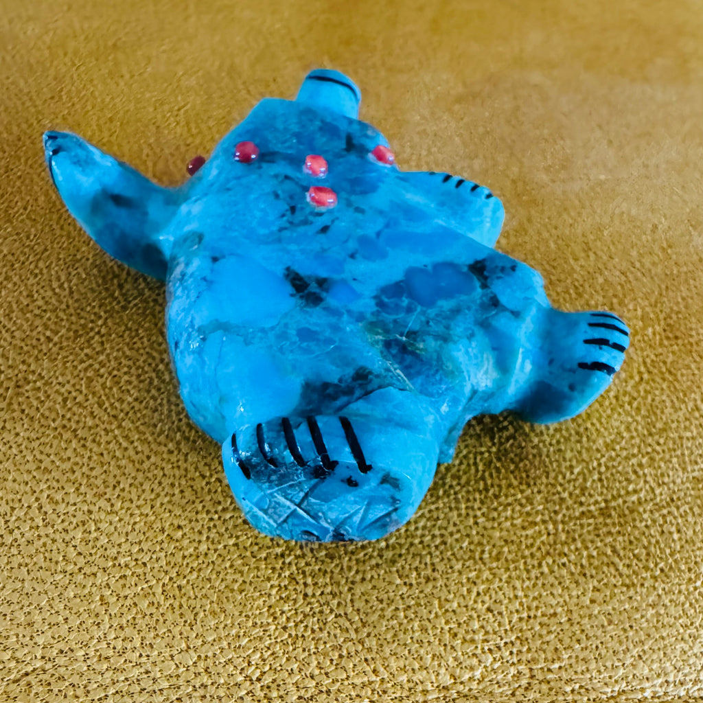 Zuni Carved Dancing Bear Fetish by Claudia Peina