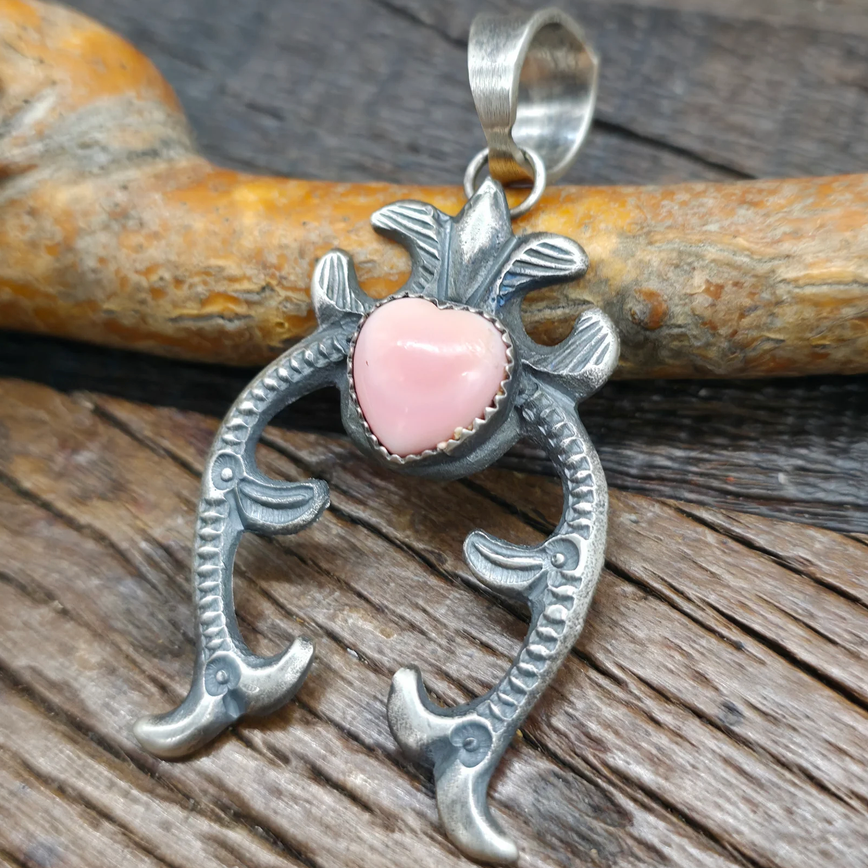 Pink Conch Heart Naja Pendant